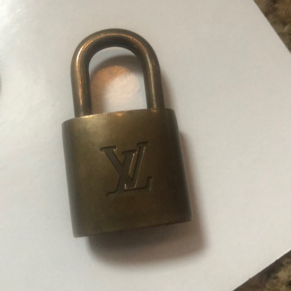 Louis Vuitton Brass Lock # 323 (no key)
